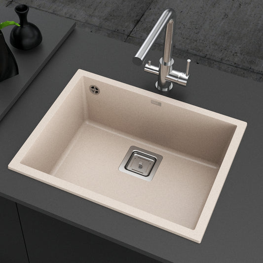 Bež mat jednodelna granitna sudopera sa hrom sifonom i drvenom daskom