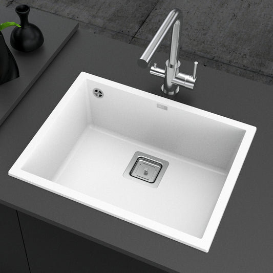 Bela mat jednodelna granitna sudopera sa hrom sifonom i drvenom daskom