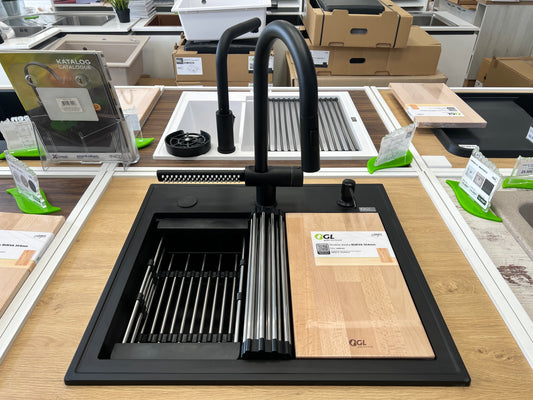 Crna mat jednodelna sudopera, crna slavina sa izvlačnim tušem, dozer, rolo oceđivač, korpica