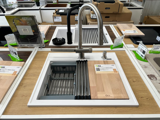 Bela mat jednodelna sudopera, inox slavina sa izvlačnim tušem, dozer, rolo oceđivač, korpica